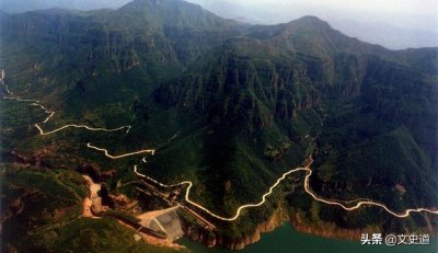 ​红旗渠开凿的历史背景（红旗渠修建过程让人看哭）