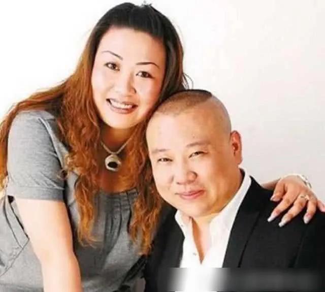 郭德纲的心酸成名史，二婚妻子和恩师是他的贵人