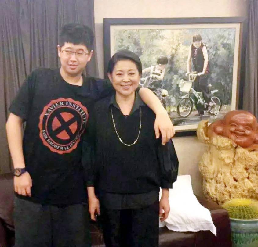 三婚嫁给杨亚洲的倪萍，经历两段失败的婚姻，如今苦尽甘来也有遗憾