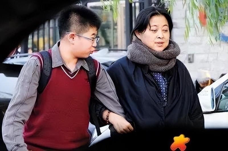 三婚嫁给杨亚洲的倪萍，经历两段失败的婚姻，如今苦尽甘来也有遗憾