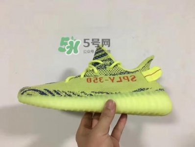 ​adidas yeezy boost 350 v2黄斑马是夜光的吗？