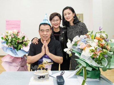 ​陈凯歌夫妇与李少红同框庆生，50岁陈红保养得太好了吧