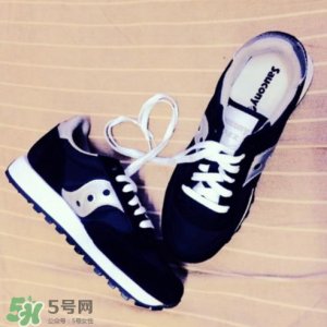 ​saucony一般多少钱？索康尼和亚瑟士哪个好？