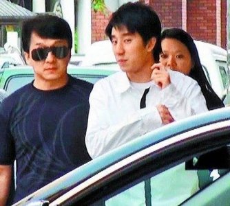 ​李保田儿子李彧生活照 老婆见家人三次获认可 两个女儿萌萌哒