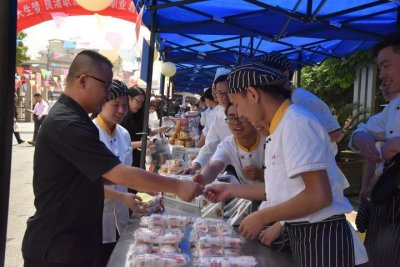 ​师生联手制作37道美食！这个美食节嗨爆了